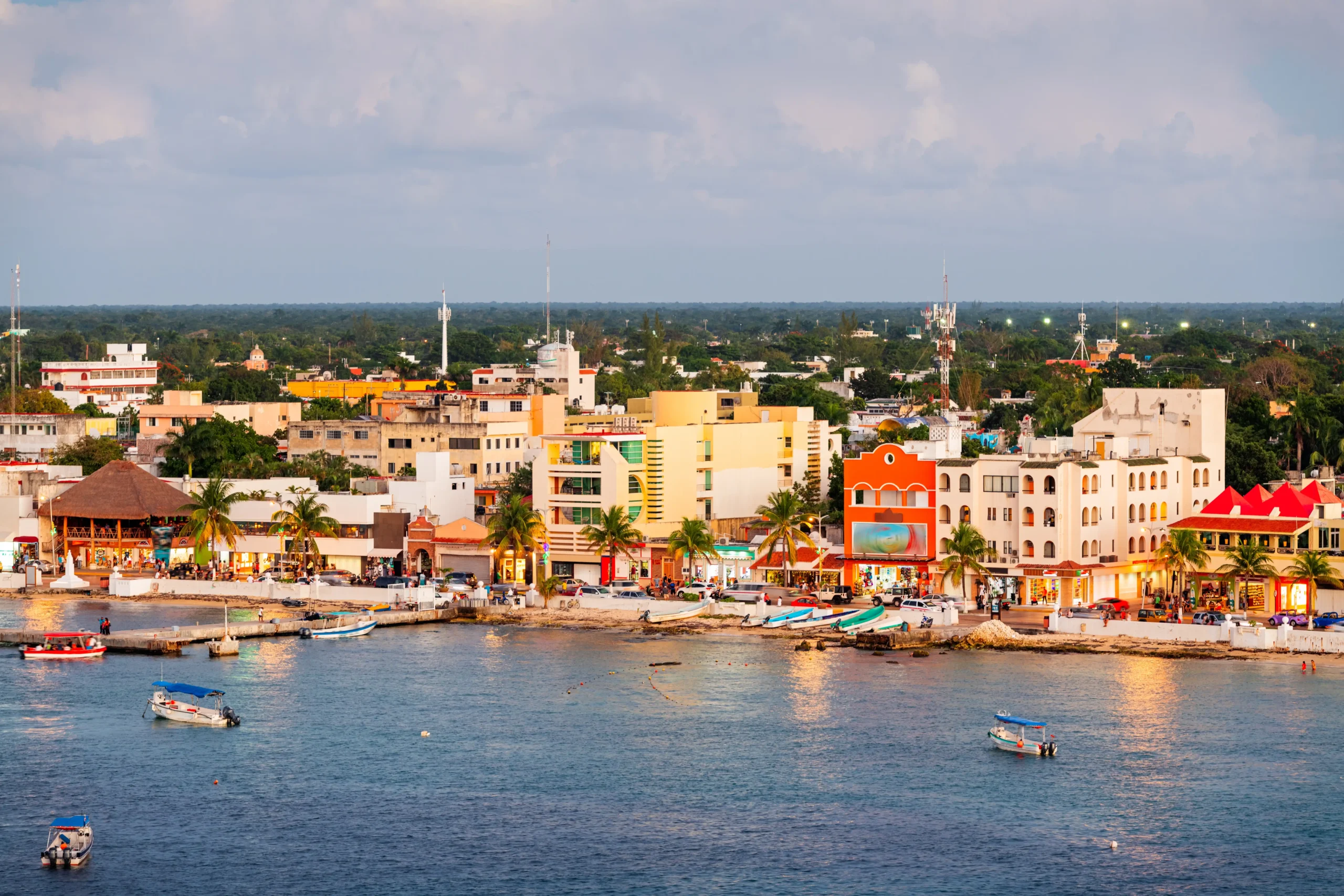jimmy-blackwell-JyVPdNe75lg-unsplash cozumel-mexico-coastal-town-skyline
