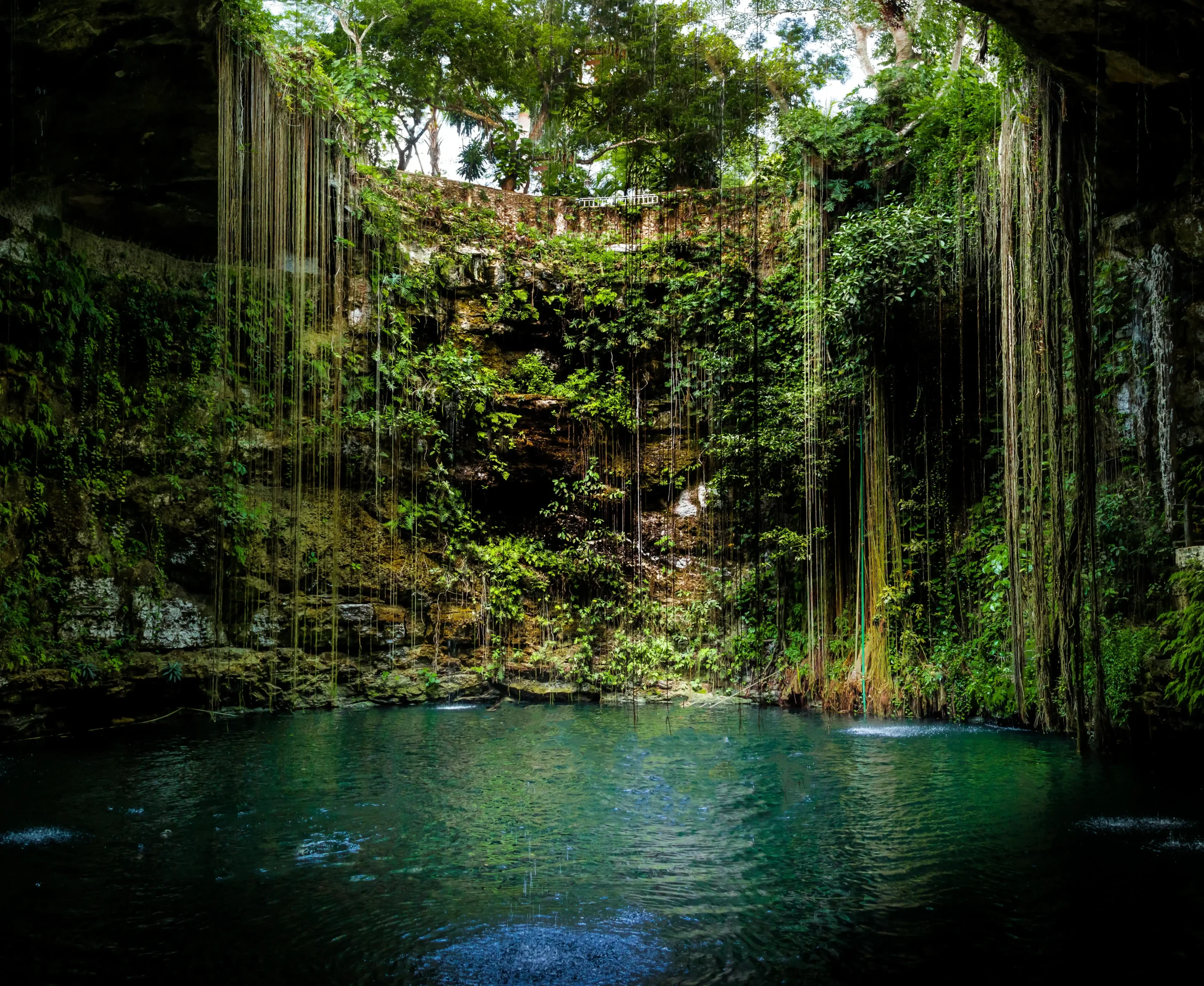 jeremiah-del-mar-cndYGSgEQ2E-unsplash cenote-ik-kil-yucatan-mexico