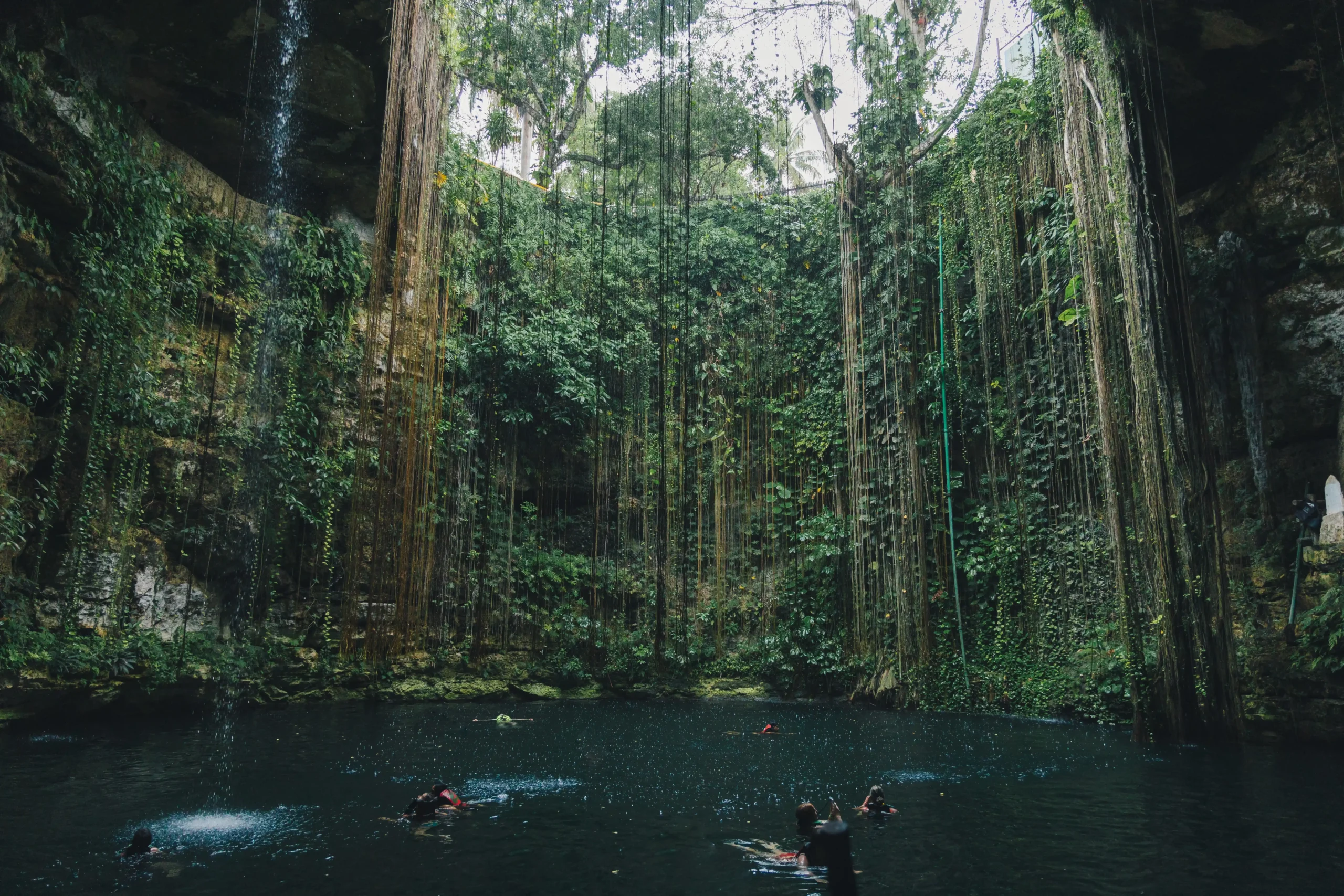 ik-kil-cenote-near-chichen-itza-yucatan-mexico-t