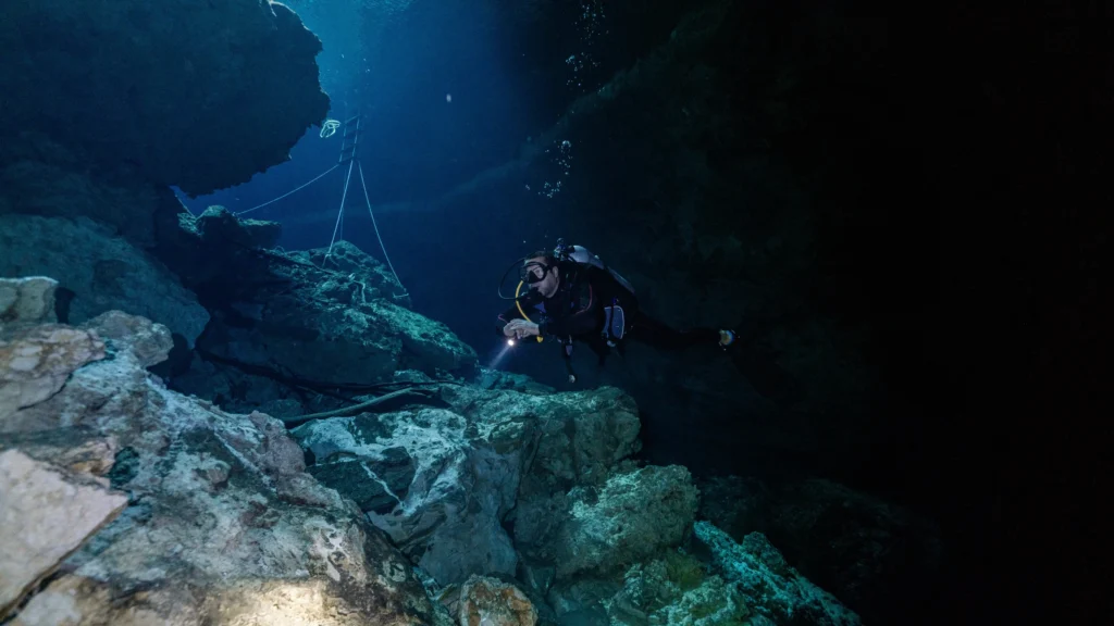 technical-diving-in-a-cenote-in-mexic