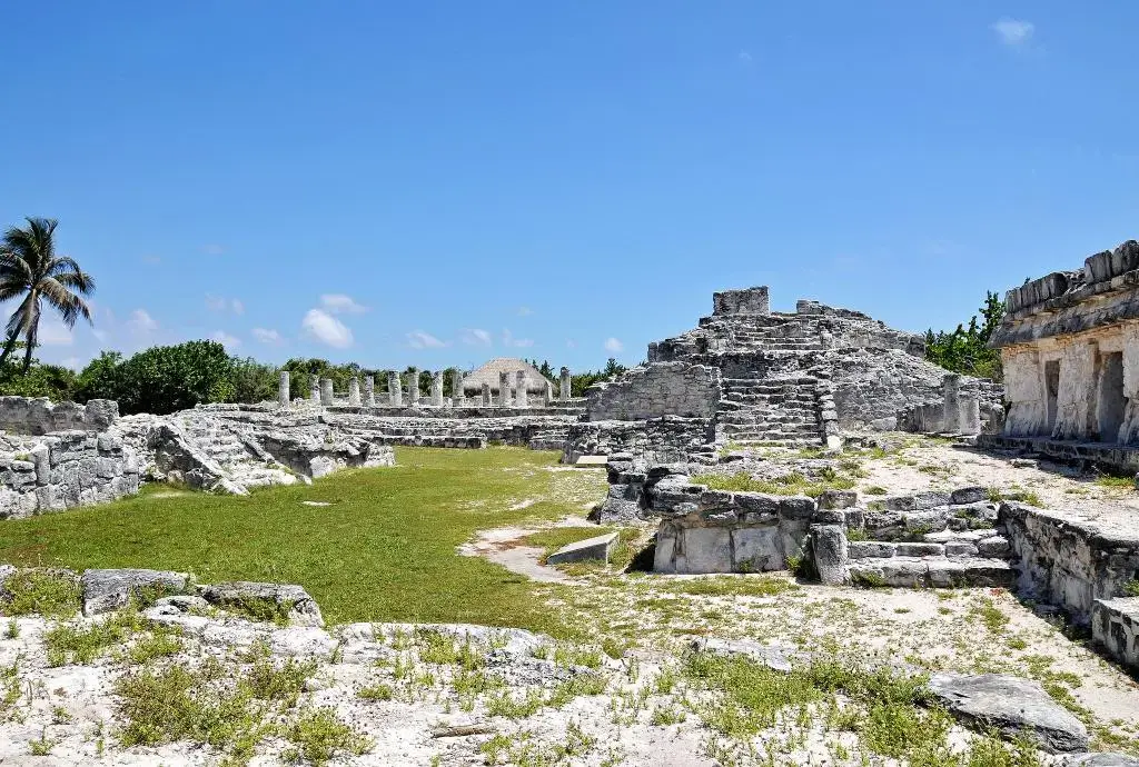 Zona Arqueológica El Rey